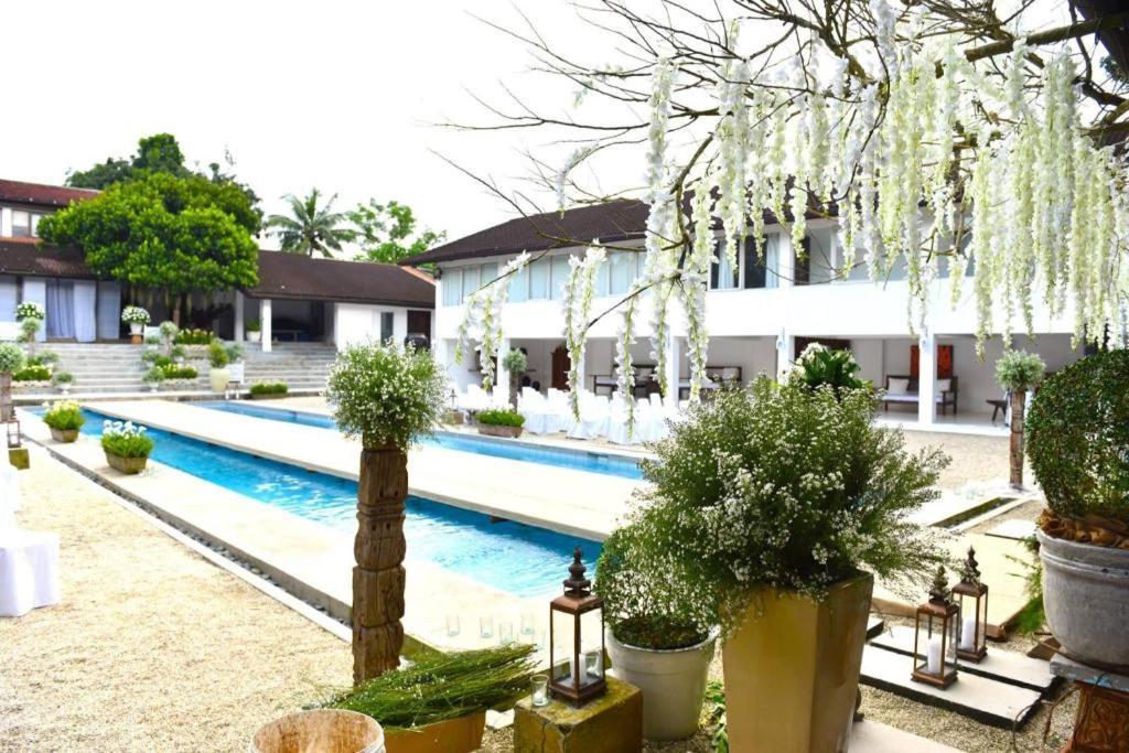 Hacienda Isabella Hotel Tagaytay City Exterior photo